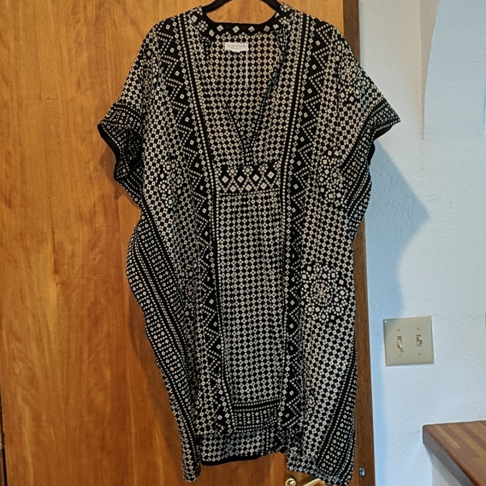 Emerson Fry short black and white kaftan